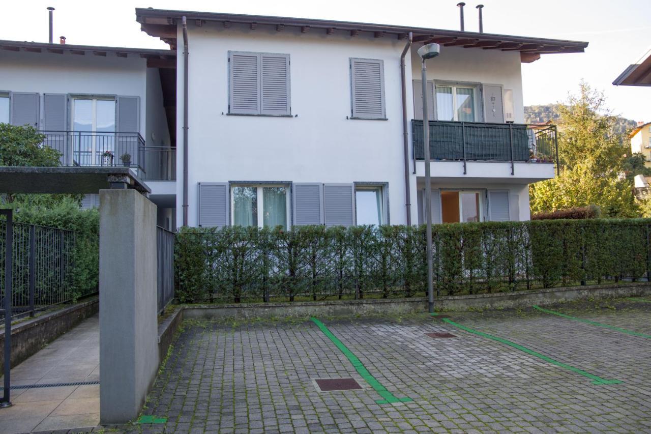 Appartamento Con Giardino E Parcheggio Privato Беладжо Екстериор снимка