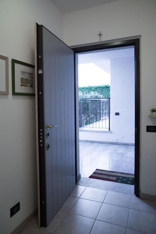 Appartamento Con Giardino E Parcheggio Privato Беладжо Екстериор снимка